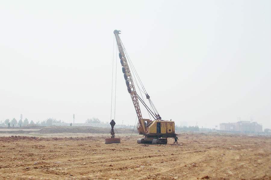 强夯后地基发生“橡皮土”的原因及治理措施(图1) 强夯地基满夯施工