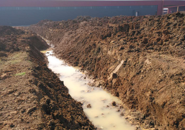 强夯地基隔振沟的作用(图1) 强夯地基隔振沟开挖