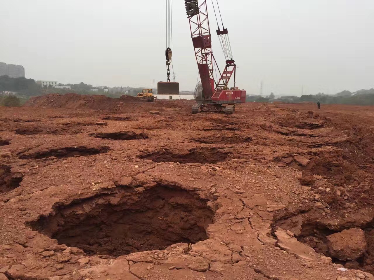 IMG_5250.JPG 点夯施工